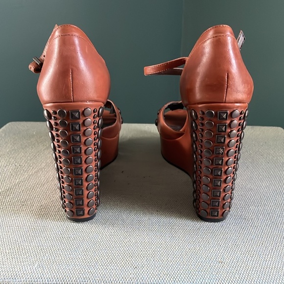 Chic Brown Wedge Sandals with studs  9b - Picture 6 of 12
